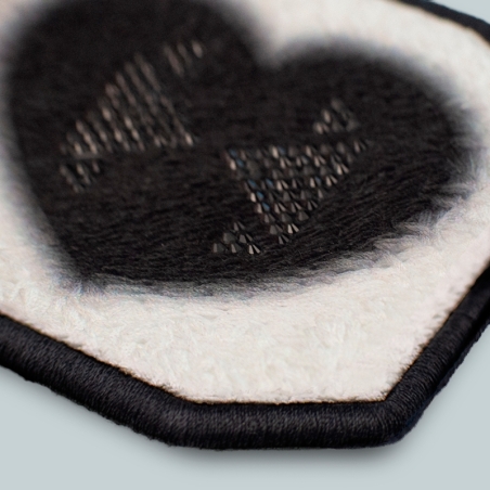 Patch ricamato - CUORE SFUMATO CON STRASS