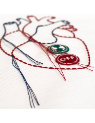 T-SHIRT CUORE RICAMATO